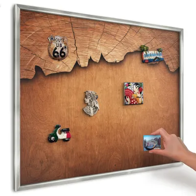 Produktbild von Magnettafel 80x60 cm in einem silbernen Rahmen - Magnetische Metalltafel, Magnetpinnwand zur Wandmontage für Wohnzimmer, Küche, Flur, Kinderzimmer und Büro - Holzstruktur