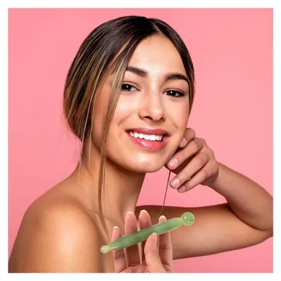 Produktbild von Gua Sha Stift aus Naturstein für Gesichtsmassagen – Ergonomisches Werkzeug zur Muskelentspannung und Tiefengewebsmassage