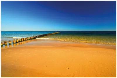 Produktbild von Wallario Premium Glasbild, freischwebende Optik, kräftige Farben, Größe 90 x 60 cm Motiv Sandstrand in orange - Blaues Meer - Blauer Himmel