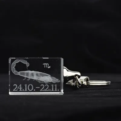 Produktbild von Glasschlüsselanhänger Sternzeichen Skorpion 3x2cm