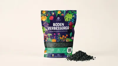 Produktbild von Bodenverbesserer mit Pflanzenkohle 500 g - Wundergarten - Mit organischer Vinasse - Hochbeet, Garten, Pflanzkübel, Blumenerde, Kompost & Umtopfen, KI-generiertes Bild