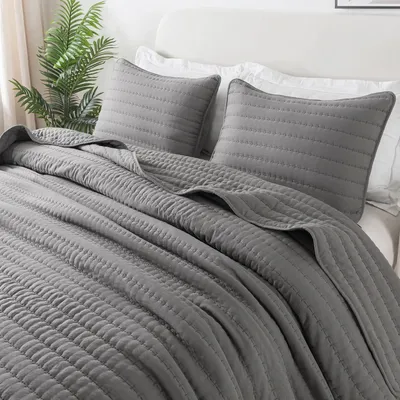 Produktbild von Tagesdecke 300x270 cm, Kuscheldecke Bettüberwurf, Ultra Weiche Steppdecke für alle Jahreszeiten, Wohndecken Sofaüberwurfdecke aus Mikrofaser (ohne Kissenbezug)-Grau