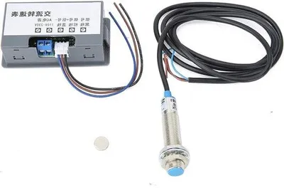 Obrázek produktu pro Digitální měřič rychlosti s červeným LED displejem – vysoká přesnost – univerzální napájení 110–230 V.