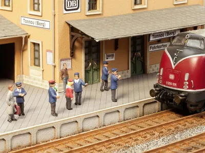 Produktbild von NOCH Auf dem Bahnsteig, N (1:160), Mehrfarbig