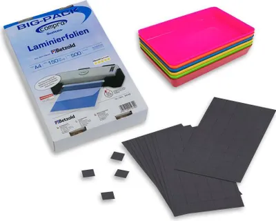 Produktbild von Betzold Lehrer-Spar-Set 3-in-1 mit 500 Laminierfolien A4 150 mic, 100 Magnet-Haftis 2x2 cm, 6 Materialschalen 2,5x12x18 cm