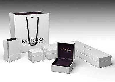 Produktbild von PANDORA Weihnachtsstrumpf Silber Zirkonia & Emaille Charm
