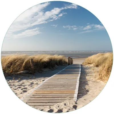 Produktbild von Wallario Premium Glasbild, freischwebende Optik, kräftige Farben, rund 50cm Durchmesser, Motiv Auf dem Holzweg zum Strand