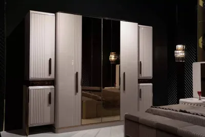 Immagine prodotto di Armadio in legno beige moderno e spazioso