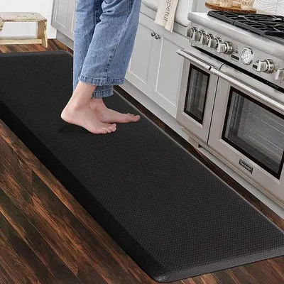 Produktbild von Famanu Antirutsch Küchenmatte - Komfortable, gepolsterte Matte für Steharbeitsplätze - Schwarz - 44 x 152 cm