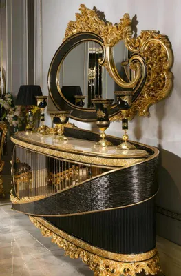 Produktbild von Elegantes schwarzes Holzspiegel mit goldfarbenem Rahmen