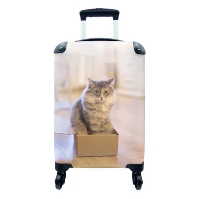 Produktbild von MuchoWow® Koffer Handgepäck Trolley Rollkoffer Kleine Reisekoffer mit 4 Rollen - Niedliche Katze in kleiner Box - Cabin Size < 55x40x23 cm & 55x40x20 cm - Fotokoffer - Kabinenkoffer - Boardgepäck - Reise-Box - Reisekoffer - Reisegepäck - Koffer mit Bild - Trolley für Kinder