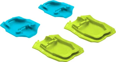 Ersatzteile für Steigeisen; bestehend aus zwei blauen und zwei grünen Komponenten; von Edelrid.