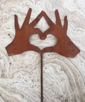 Produktbild von Hände bilden Herz Hand HANDS IN LOVE 27x19cm + Stab Gartenstecker Rost rostige Gartendekoration