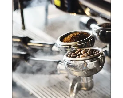 Produktbild von Glasbild Café II Vintage-Stil Siebträger Espressomaschine Kaffeebohnen 20x20 cm