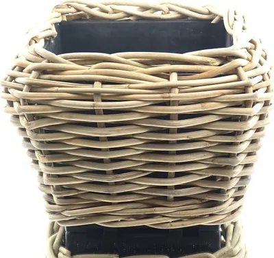 Produktbild von VAN DER LEEDEN DRYPOT® Rattan Pflanzgefäß Grau 48 x 48 x 37 cm - Sylter Körbe