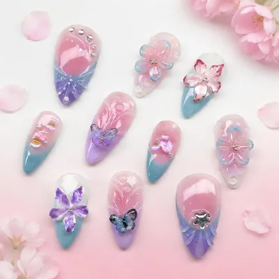 Immagine prodotto di Unghie finte a mandorla, rosa lilla, con decorazioni 3D a fiori e farfalle, confezione da 30 pezzi con cuscinetti adesivi