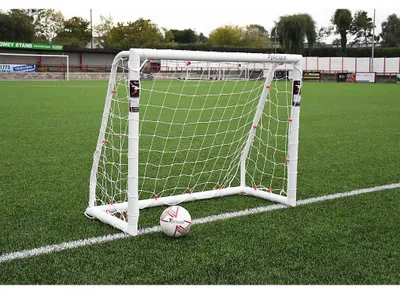 Obrázek produktu pro Plastová fotbalová branka Precision Match, 5'x4', bílá – BS 8462