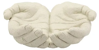 Productafbeelding van Decoratieve schaal van polyresin, met een steenachtige uitstraling, afmetingen 22,7 x 20 x 7,3 cm, crèmekleur, ontworpen door Mauro Ferretti, met handgemaakte details