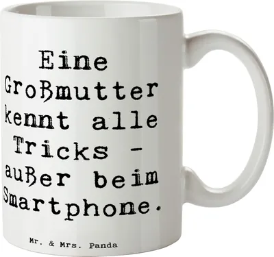 Produktbild von Mr. & Mrs. Panda Kaffeetasse Spruch Großmutter Tricks - Weiß - Geschenk, Tasse, Freundschaft, für, Humor, Wärme, Henkelbecher, Becher, Pott, Verwandte, Technologie
