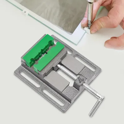 Produktbild von Bohrmaschinen Schraubstock - 10 cm Tischbohrmaschinen Schraubstock - Flache Backen - Metall Werkbank Schraubzwinge - Schwarz