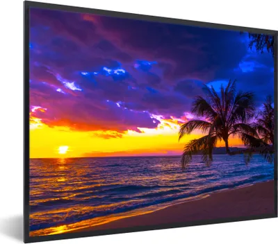 Produktbild von MuchoWow® Gerahmtes Poster Palme - Lila - Sonnenuntergang - Strand - Meer 80x60 cm - Poster mit Schwarzem Bilderrahmen Wandposter Rahmen Foto Bilder - Schwarzem - Mit Gestell
