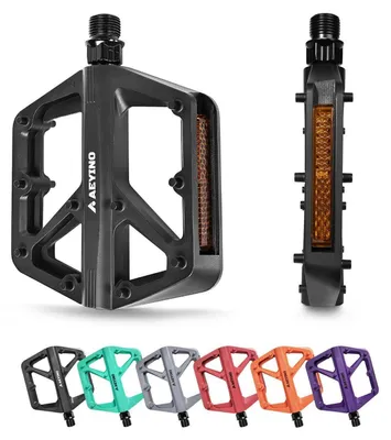 Image de Pédales de vélo plates en nylon, 9/16", noires, avec réflecteurs et picots antidérapants