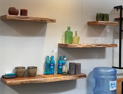 Produktbild von Wandregal mit Baumkante 90cm "Sydney" Akazie massiv