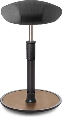 Produktbild von Sitz- Stehhocker Free Tall Triangel kvadrat Remix Salz&Pfeffer schw. /Natur.