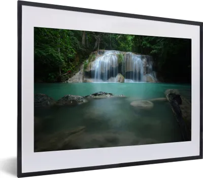Produktbild von MuchoWow® MuchoWow® Gerahmtes Poster Ein Wasserfall im Erawan-Nationalpark, Thailand 40x30 cm - Poster mit zchwarzem Bilderrahmen - Bilderrahmen - Poster im Rahmen