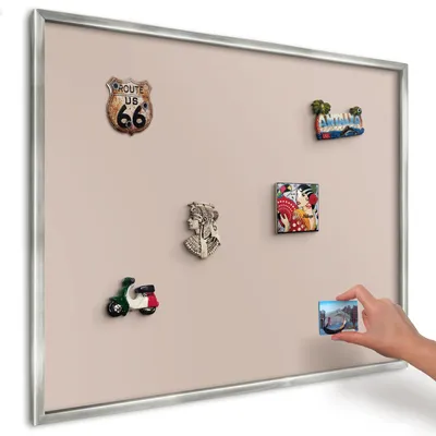 Produktbild von Magnettafel 80x60 cm in einem silbernen Rahmen - Magnetische Metalltafel, Magnetpinnwand zur Wandmontage für Wohnzimmer, Küche, Flur, Kinderzimmer und Büro - Beige-Rosa