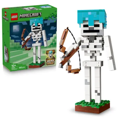 Produktbild von LEGO Minecraft Das Skelett - Mob Figur mit Diamanthelm, Bogen und Pfeil sowie Grasbasis als Zimmerdeko für Kinder - Gaming Geschenk für Jungen, Mädchen und Fans ab 10 Jahren - 21594