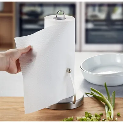 Imagen del producto de Soporte para rollos de cocina Gefu 15700, fabricado en acero inoxidable, con funcionamiento de una sola mano, dimensiones: 35 x 17 cm