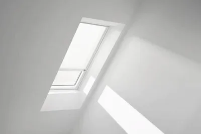 Produktbild von VELUX Plissee uni weiß mit weißem Rahmen elektronisch FML SK10 1016KWL