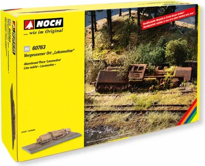 Produktbild von NOCH® Vergessener Ort „Lokomotive“, handkoloriert, 24 x 10,1 x 5,2 cm für Spurweite H0, perfekt für Dioramen