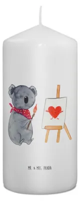 Produktbild von Mr. & Mrs. Panda Kerze Koala Künstler 15 x 7 cm - Weiß - Geschenk, Blockkerze, Gefühle, Liebesgeschenk, Erinnerungslicht, Zeichnen, Wachskerze, Stumpenkerze, Bedruckte
