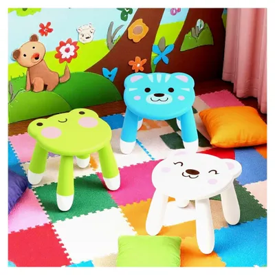 Produktbild von Kinderhocker mit Tiermotiv – Rutschfester Sitzhocker aus Polypropylen, 23x22x23 cm – Leicht und stabil für das Kinderzimmer