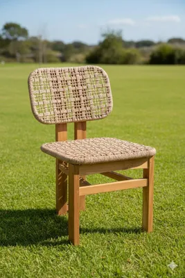 Image de Chaise en rotin brun clair Chaises de jardin exclusives Chaise de terrasse élégante, Image générée par une IA