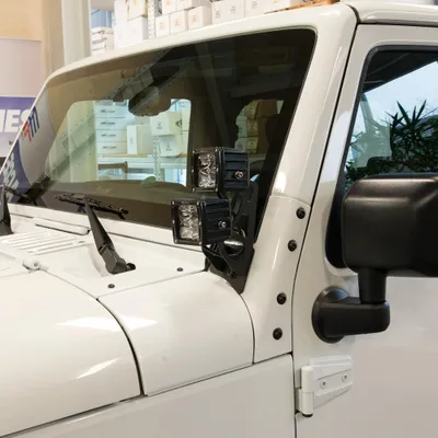 Zdjęcie produktu dla Uchwyt do reflektorów na ramie szyby, podwójny LED, Jeep Wrangler JK 07-18