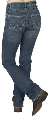 Image de Jean de cavalier pour femmes Wrangler, modèle Willow, taille mi-haute, coupe bootcut, collection Ultimate, couleur Davis, taille 0W x 38L