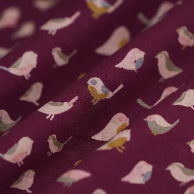 Imagen del producto de MT: Popelín de algodón con estampado de pájaros en color ciruela