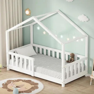 Produktbild von ML-Design Kinderbett Hausbett 70x140 cm Weiß, Holzbett mit Rausfallschutz Lattenrost und Dach Spielbett aus massivem Kiefernholz für Kinder Bodenbett