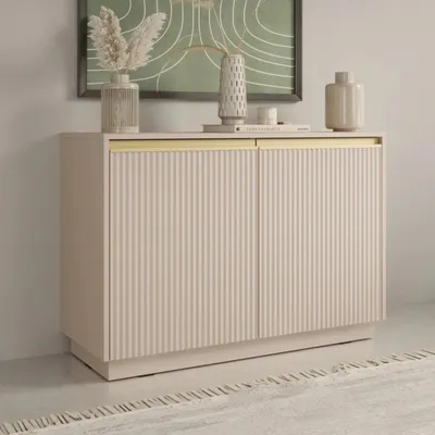 Obrázek produktu pro Komoda Loren 104 cm z kašmíru s drážkovanými čely a zlatým akcentem