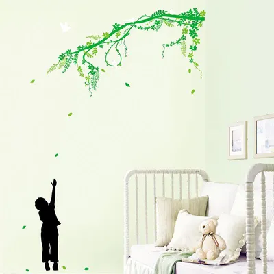 Image de Autocollants muraux décoratifs représentant une branche, des oiseaux et un enfant.