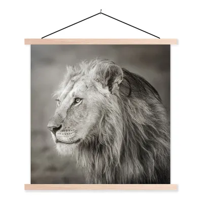 Produktbild von MuchoWow® Textilposter Löwe - Wilde Tiere - Schwarz 120x120 cm mit holzfarbenen Rahmen - Textil-Poster
