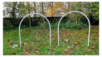 Produktbild von Set 2 x NADAC Hoopers Bögen Agility Bögen mit Erdnägeln PVC weiß/grau