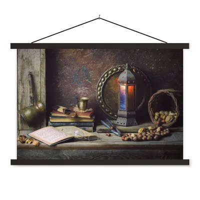 Produktbild von MuchoWow® Textilposter Buch - Stilleben - Walnuss - Laterne - Vintage 60x40 cm mit schwarzem Rahmen - Hölzernes