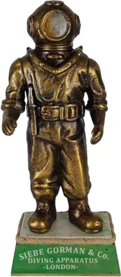 Produktbild von Figur Skulptur Gusseisen Taucher auf Holzssockel