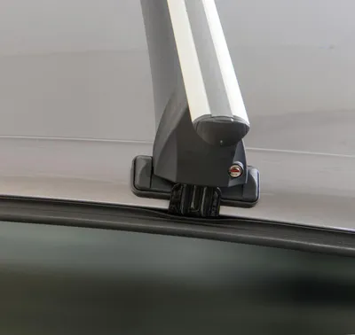 Zdjęcie produktu dla Menabo Delta Silver | Bagażnik dachowy do samochodów Cupra - Leon IV (MK4) bez szyberdachu, produkcja od 2020 roku - aluminium - długość 137 cm - udźwig 50 kg - zestaw 2 sztuki
