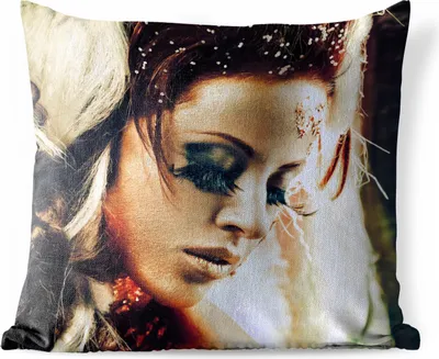 Produktbild von MuchoWow® Outdoor Kissen - Frau - Gold - Weiß - 50x50 cm - Wetterfest - Lounge Kissen - Komfortabel - Kissen mit Bild
