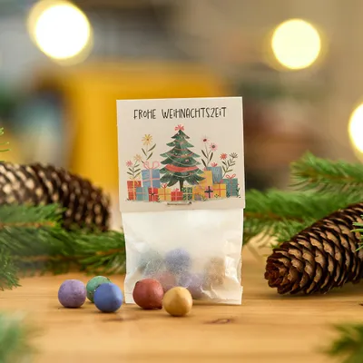 Produktbild von Blumenmurmeln Frohe Weihnachtszeit – 10 Tütchen mit je 5 bunten Seedbombs – Nachhaltige Weihnachts – Give – Aways & Gastgeschenke